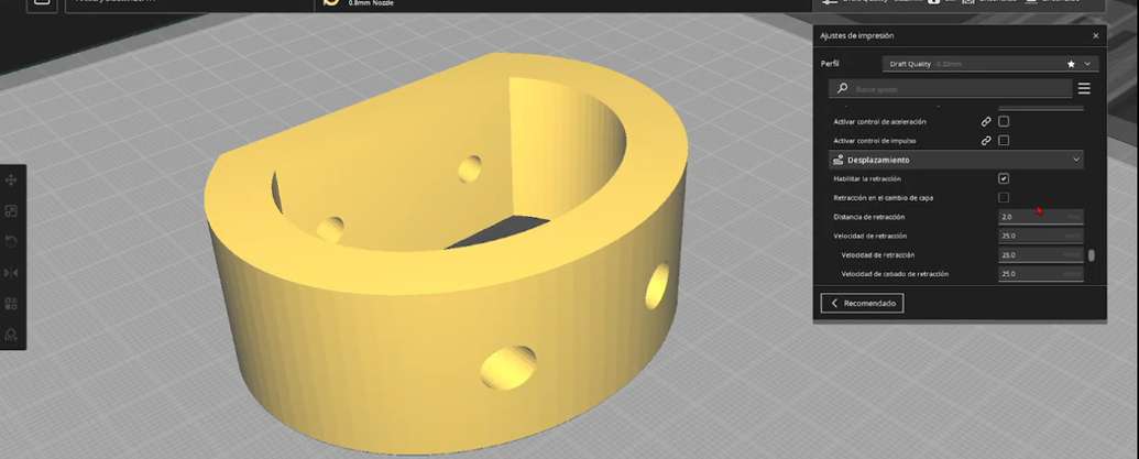 Modelo amarillo de un componente de prótesis preparado en UltiMaker Cura con los ajustes de impresión visibles